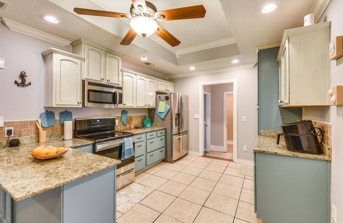 Fort Walton Beach House | Pet-Friendly Fort Walton Beach Retreat with Pool & Ocean View