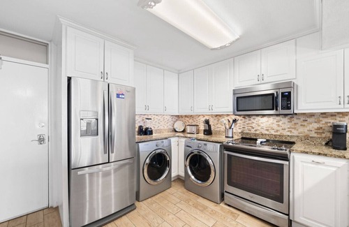 Thomas Drive Apartment | Pet Friendly-Beach Service-Covered Parking-A102