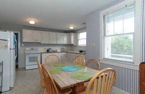 South End House | Charming Pet-Friendly Oceanview 3 Bedroom Duplex Retreat
