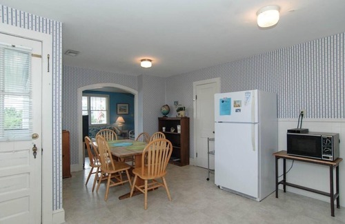 South End House | Charming Pet-Friendly Oceanview 3 Bedroom Duplex Retreat