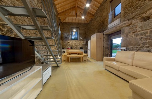 Braga Villa | Pet-Friendly Villae Carreiro: Pool, A/C & Ocean Views