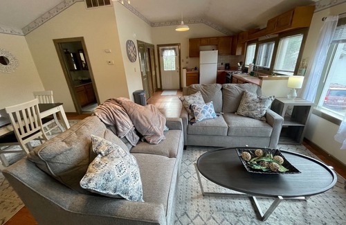 Albany Cottage | Scenic Island Retreat Cottage with Lake Views & Hot Tub
