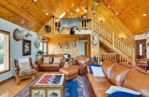Vienna House | Pet-Friendly Vienna Cabin with Cozy Screened-In Porch