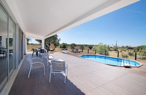 Pera House | Pet-Friendly Villa Poça da Negra: Sea View & Pool Oasis