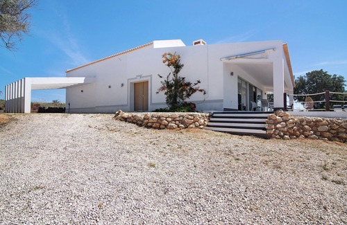 Pera House | Pet-Friendly Villa Poça da Negra: Sea View & Pool Oasis