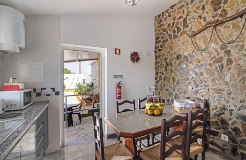 Martim Longo Villa | Ideal Pet-Friendly Villa 'Casa dos Jotas' with Pool & Wi-Fi