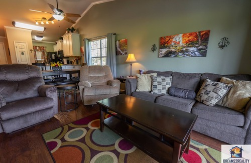 Table Rock Condo | Pet Friendly Condo with Lake View & Free Tickets Included