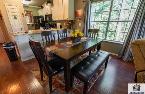 Table Rock Condo | Pet Friendly Condo with Lake View & Free Tickets Included