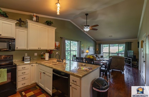 Table Rock Condo | Pet Friendly Condo with Lake View & Free Tickets Included