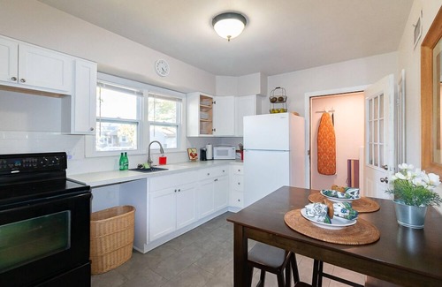 Topeka House | Pet Friendly Retreat - Walk to Washburn with King Bed