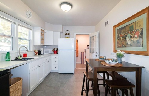 Topeka House | Pet Friendly Retreat - Walk to Washburn with King Bed