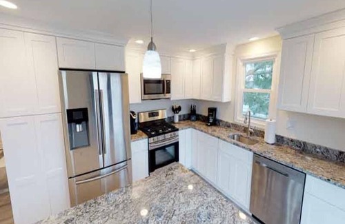 North Beach Haven Cottage | Guest Rated 10/10: Pet Friendly Oasis with Beach Badges