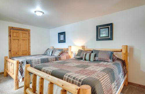 Townsend House | Cozy Pet-Friendly Cabin on Lake with Fire Pit Retreat