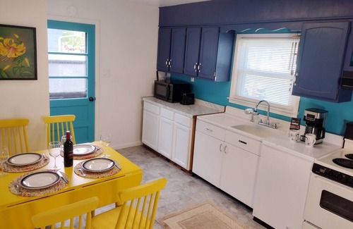 Villas House | Pet-Friendly Bungalow by the Bay with Oceanfront Views