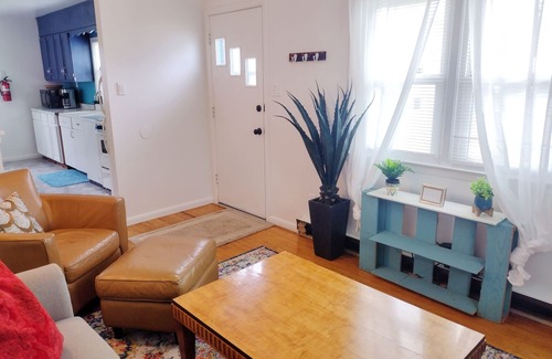 Villas House | Pet-Friendly Bungalow by the Bay with Oceanfront Views