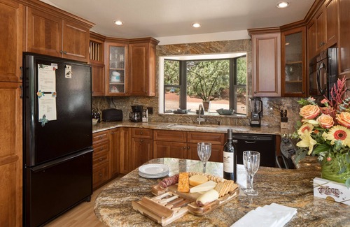 Oak Creek House | Experience Pet-Friendly Adventures: Hike, Bike & Relax!