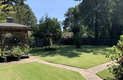 Columbus House | Pet Friendy 3/2 with screened in patio and privace fenced-in back yard!