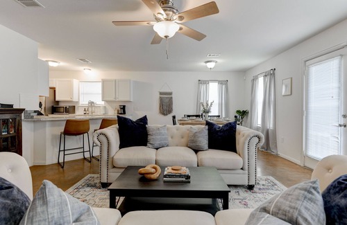 Round Rock House | Family & Pet-Friendly Farmhouse - 20 Mins to Downtown Austin
