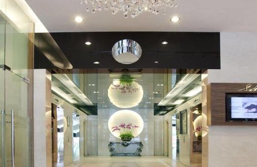 Medan Tuanku Apartment | Discover Petal Airbnb: Family-Friendly with Pool Access