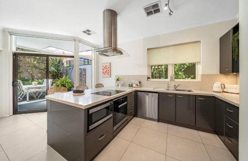 North Adelaide Apartment | Family-Friendly Retreat at Petal and Bloom - 4 Star Stay