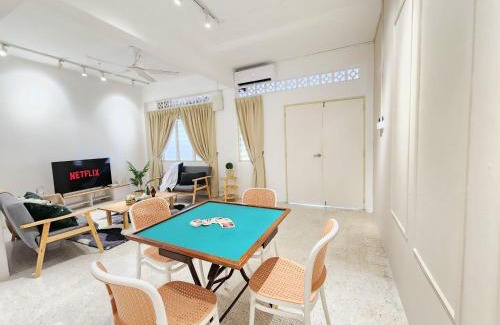 Petaling Jaya House | Spacious 18-Pax Haven Near Jaya One and UM