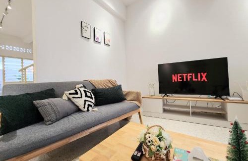 Petaling Jaya House | Spacious 18-Pax Haven Near Jaya One and UM