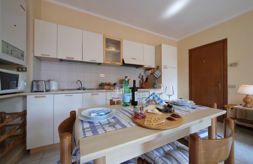Baveno Apartment | Petalo Bianco: Family-Friendly Retreat by the Lake