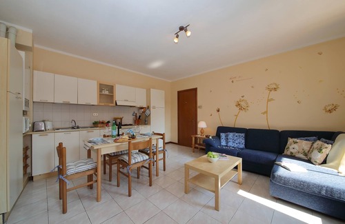 Baveno Apartment | Petalo Bianco: Family-Friendly Retreat by the Lake