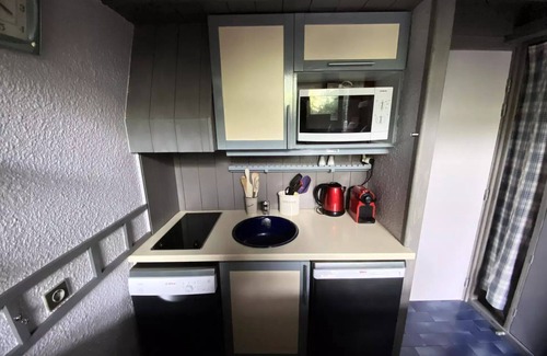 Meribel Centre Apartment | Comfortable Petaru Residence - Ideal Studio for 4 Guests