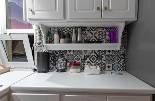 Makry Gialos Apartment | Seaview House with Private Parking & Oceanfront Views