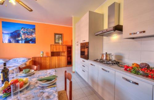 Roe Apartment | Family Friendly Peter Apartment with Pet-Friendly Amenities