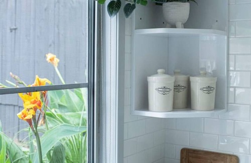 Bar Point Cottage | Discover Peter's on Bar Point: Boat Access & Pet Friendly
