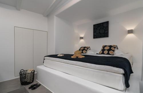 Milos House | Unforgettable Stay at Peter's Sea and Sand Residence