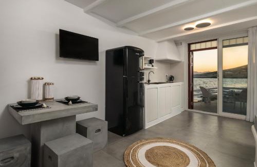 Milos House | Unforgettable Stay at Peter's Sea and Sand Residence