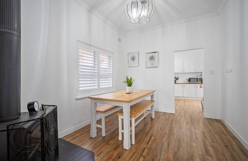 Wagga Wagga House | Pet-Friendly Retreat in Central Wagga with Family Amenities