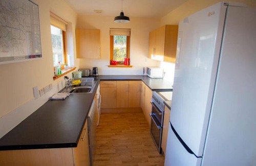 Lewiston House | Relaxing Escape at Peter’s Shed with Lake Views & Spa