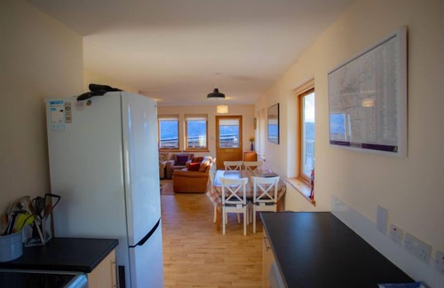 Lewiston House | Relaxing Escape at Peter’s Shed with Lake Views & Spa