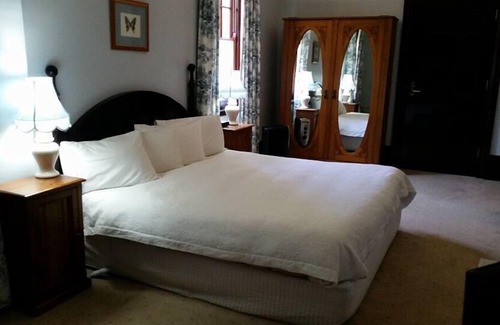 Armidale House | Discover Petersons Armidale Winery & Guesthouse: A 4-Star Retreat