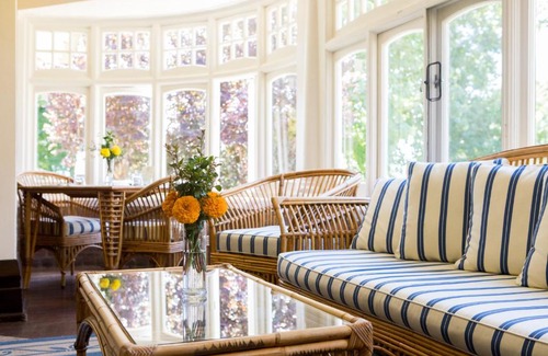 Armidale House | Relax at Petersons Armidale Winery and Guesthouse - 4 Stars
