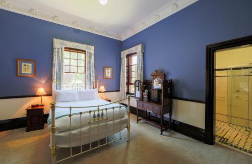 Armidale House | Relax at Petersons Armidale Winery and Guesthouse - 4 Stars