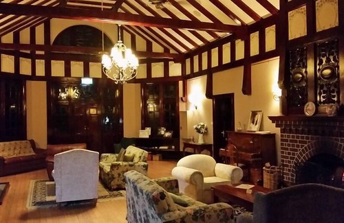 Armidale House | Exceptional Petersons Armidale Winery & Guesthouse Escape