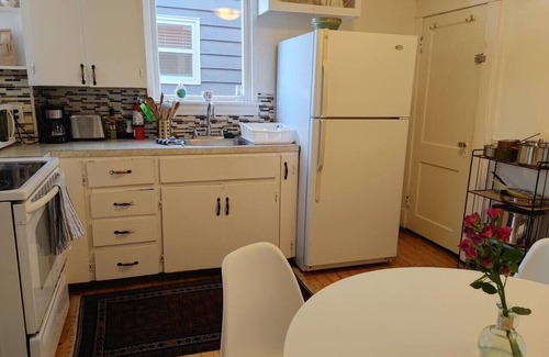 Charlottetown Apartment | Pethick's Lookout - Eliza Suite