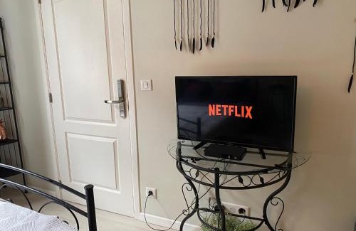 Jacht Apartment | Cozy Petit Appartement Jourdan EU - Pet & Child Friendly