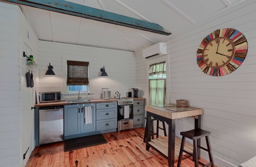 Old Northwood Historic District Cottage | Experience Petit Bijou: Oceanfront Home with Soaking Pool