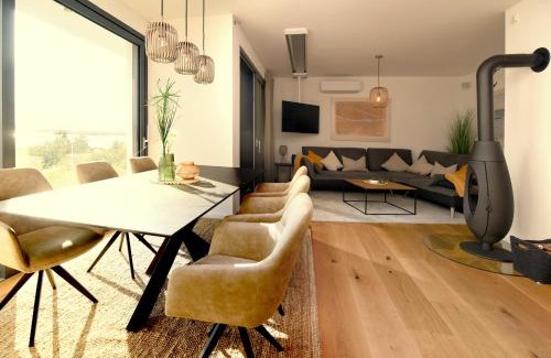 Lobstaedt House | Exquisite Petit Chalet 69 by Am Hainer See - Guest Rated 9.8