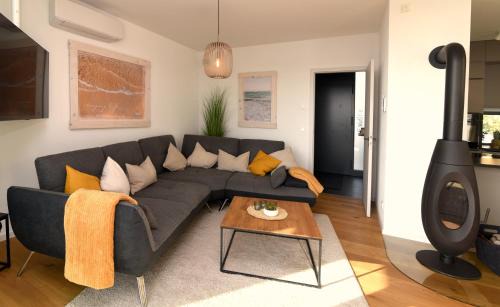 Lobstaedt House | Exquisite Petit Chalet 69 by Am Hainer See - Guest Rated 9.8