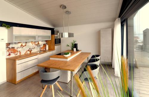 Rotha House | Cozy Petit-Chalet at Hainer See with Family-Friendly Dining
