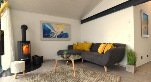 Rotha House | Cozy Petit-Chalet at Hainer See with Family-Friendly Dining