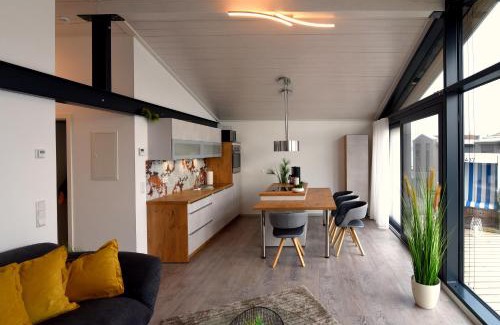 Rotha House | Cozy Petit-Chalet at Hainer See with Family-Friendly Dining