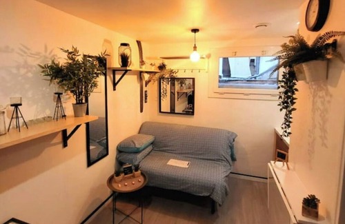 Le Chapitre Apartment | Charming Petit Cocon: Family-Friendly Stay with Modern Amenities